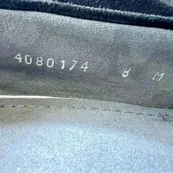 Stuart Weitzman Suede Round Toe pumps never worn size 8 - Picture 8 of 8